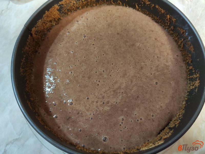 Фото приготовление рецепта: Бисквитный торт с желе из варенья шаг №10