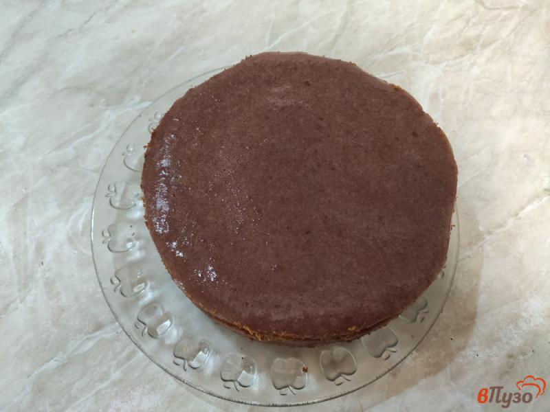 Фото приготовление рецепта: Бисквитный торт с желе из варенья шаг №12