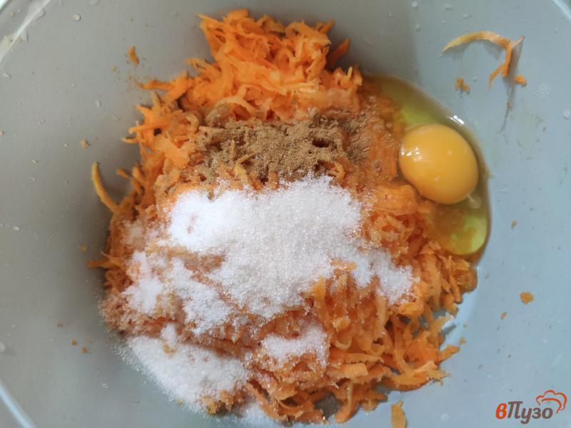 Фото приготовление рецепта: Сладкие морковные драники шаг №2