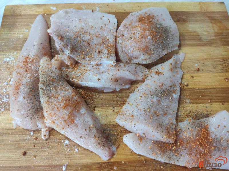 Фото приготовление рецепта: Рулетики из куриного филе с черносливом шаг №2