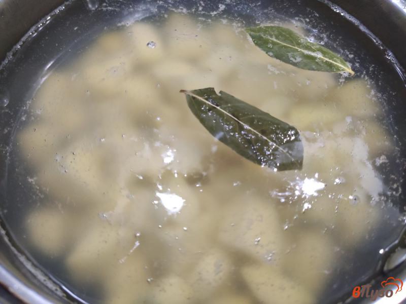 Фото приготовление рецепта: Томатный суп с рисовыми фрикадельками шаг №2