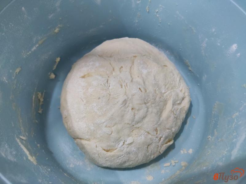 Фото приготовление рецепта: Пирожки с мясом яйцом и сыром шаг №4