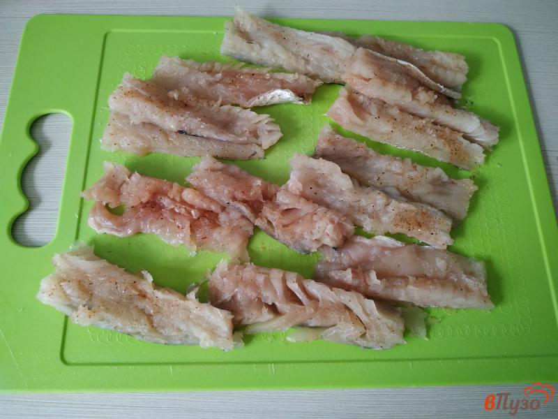 Фото приготовление рецепта: Рыбные наггетсы шаг №2