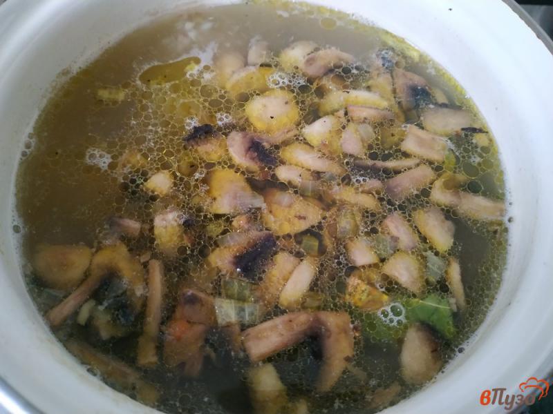 Фото приготовление рецепта: Гречневый суп с куриным филе и шампиньонами шаг №9