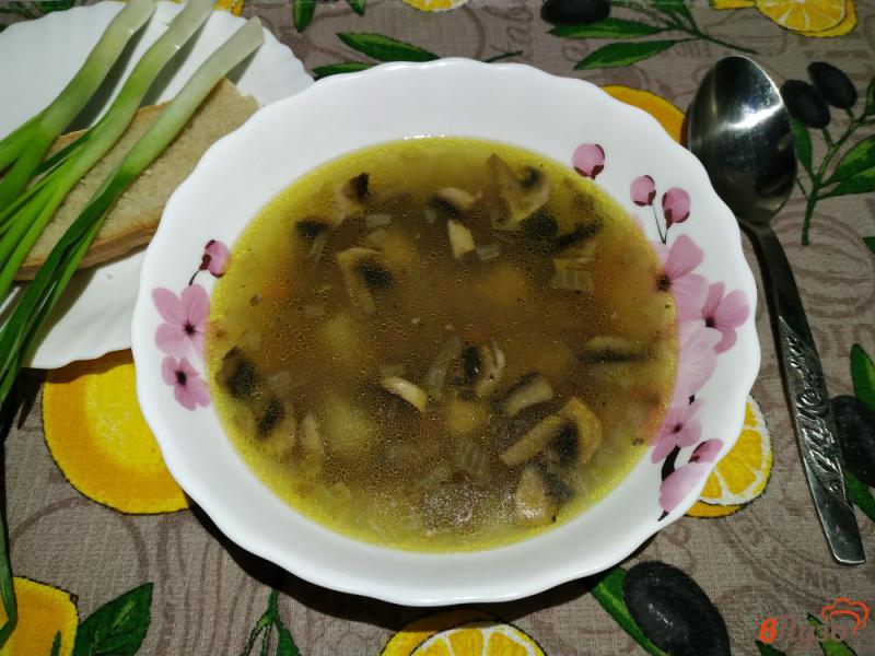 Фото приготовление рецепта: Гречневый суп с куриным филе и шампиньонами шаг №10
