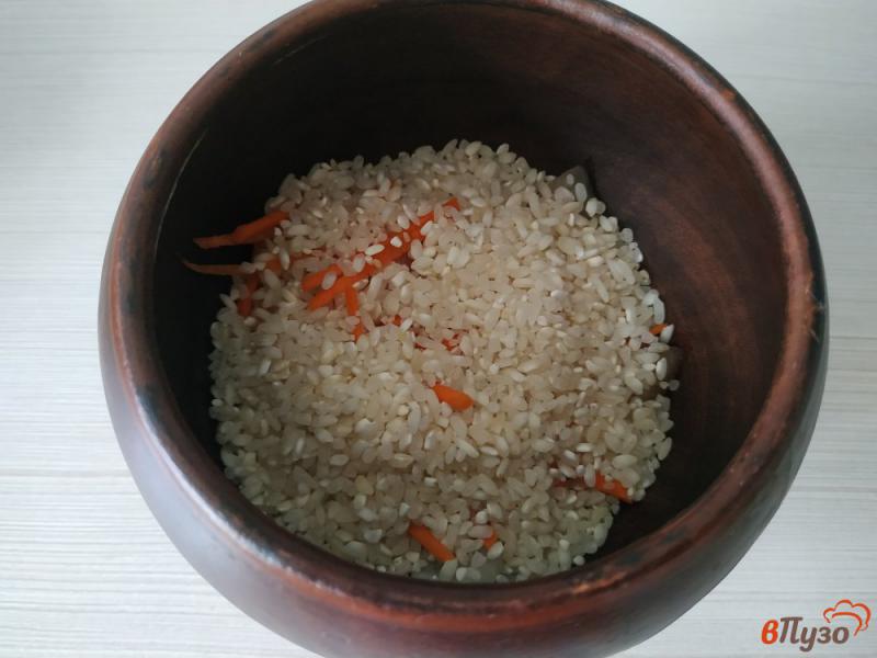 Фото приготовление рецепта: Рис с мясом и томатным соком в горшочке шаг №5