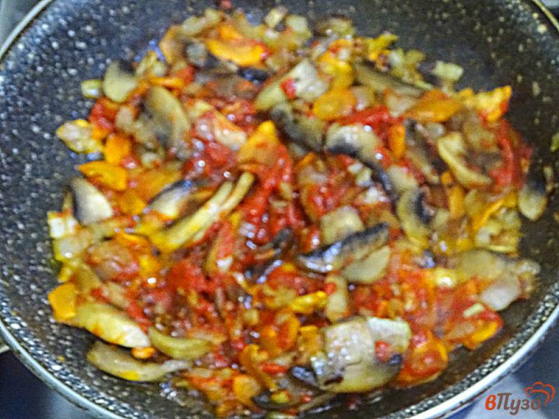 Фото приготовление рецепта: Солянка грибная со свежей и квашеной капустой шаг №7