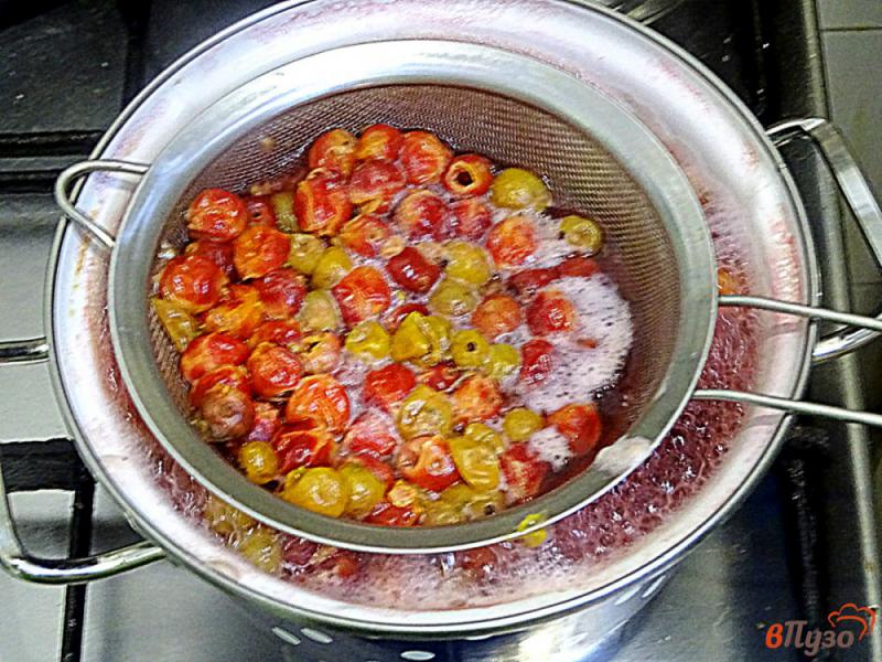 Фото приготовление рецепта: Кисель из замороженных ягод шаг №3