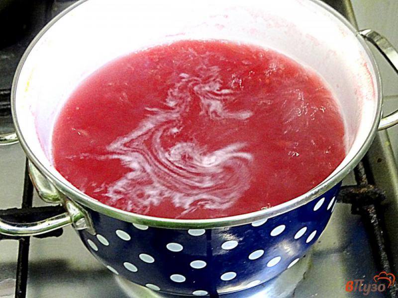 Фото приготовление рецепта: Кисель из замороженных ягод шаг №5