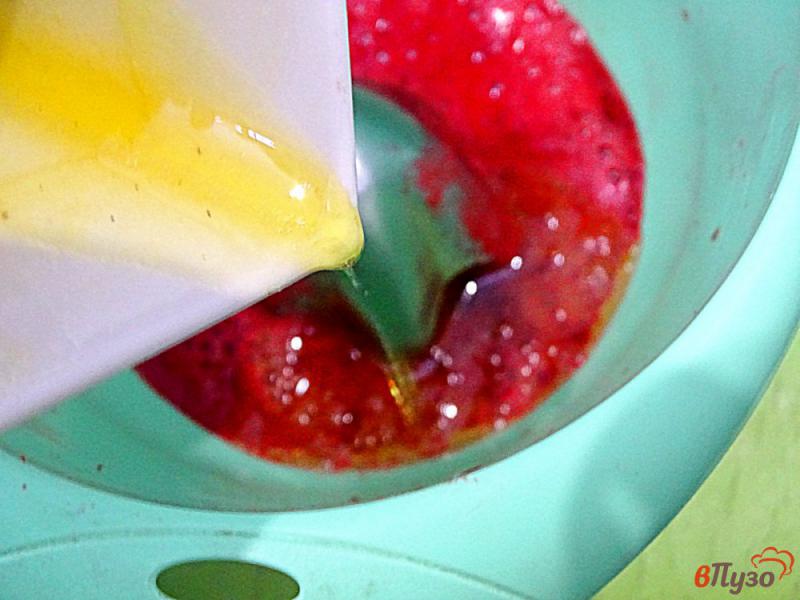 Фото приготовление рецепта: Кефирный смузи с мороженой вишней шаг №4