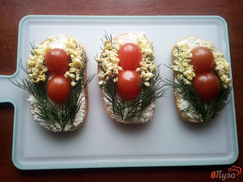 Фото приготовление рецепта: Бутерброды с брынзой и помидорами шаг №7