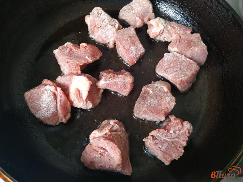 Фото приготовление рецепта: Тушеный картофель с говядиной шаг №3