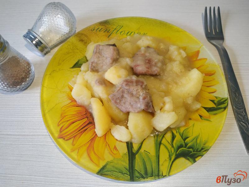 Фото приготовление рецепта: Тушеный картофель с говядиной шаг №10