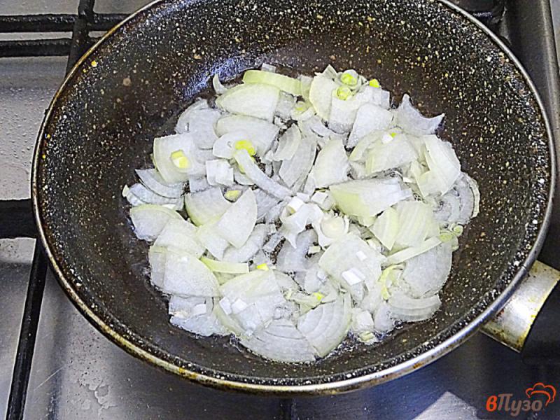 Фото приготовление рецепта: Куриные бёдра в грибной подливе шаг №2