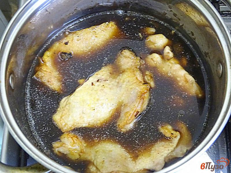 Фото приготовление рецепта: Куриные бёдра в грибной подливе шаг №9