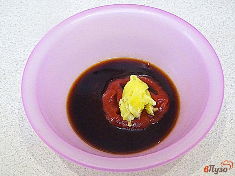 Фото приготовление рецепта: Куриные бёдра в кисло-сладком соусе в духовке шаг №3