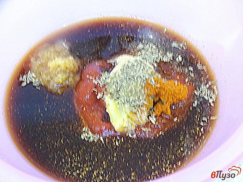 Фото приготовление рецепта: Куриные бёдра в кисло-сладком соусе в духовке шаг №4