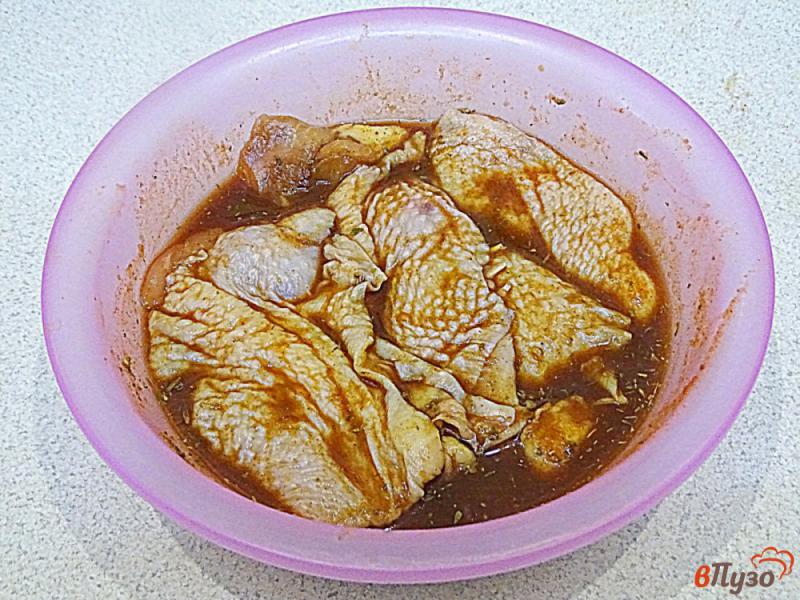 Фото приготовление рецепта: Куриные бёдра в кисло-сладком соусе в духовке шаг №5