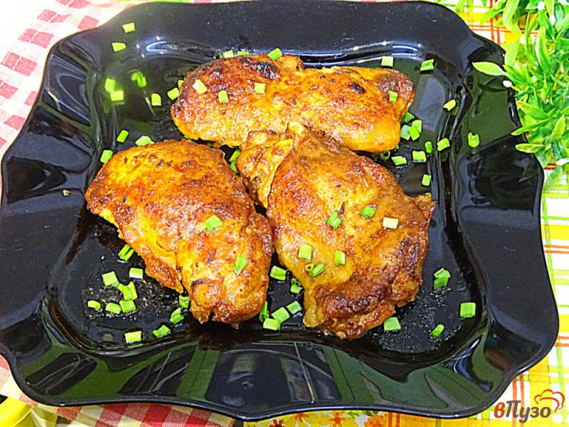 Фото приготовление рецепта: Куриные бёдра в кисло-сладком соусе в духовке шаг №8