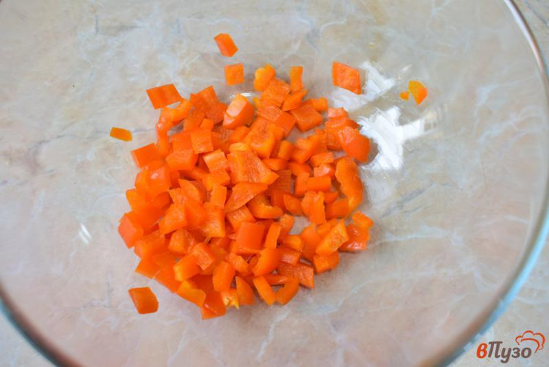 Фото приготовление рецепта: Салат с кукурузой морковью и крабовыми палочками шаг №1