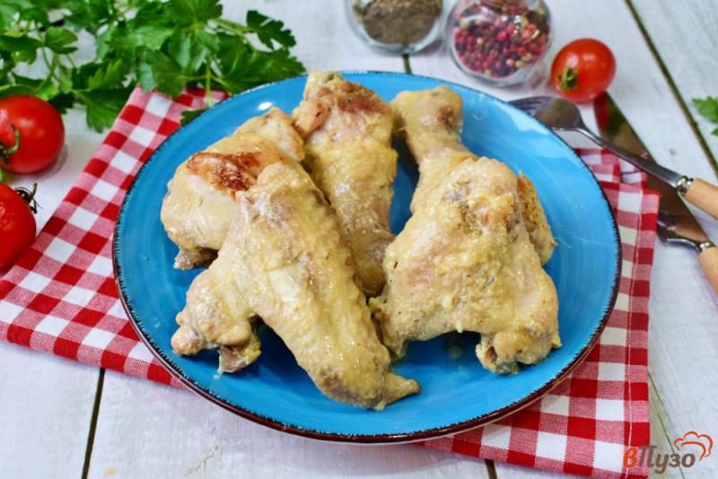 Фото приготовление рецепта: Курица тушеная в сливках с луком шаг №6