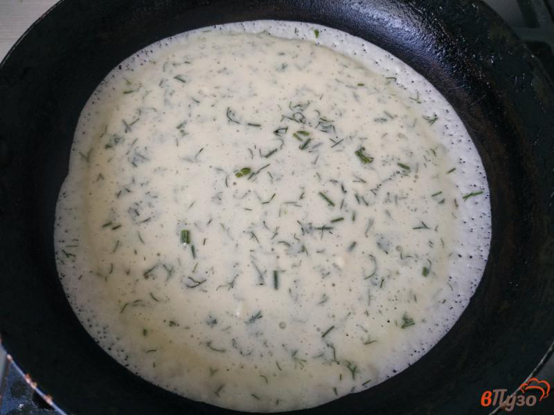 Фото приготовление рецепта: Блинчики на молоке с зеленью шаг №6