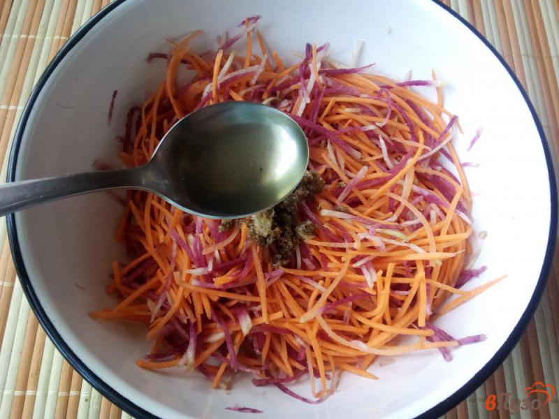 Фото приготовление рецепта: Салат из моркови и редьки по-корейски шаг №5