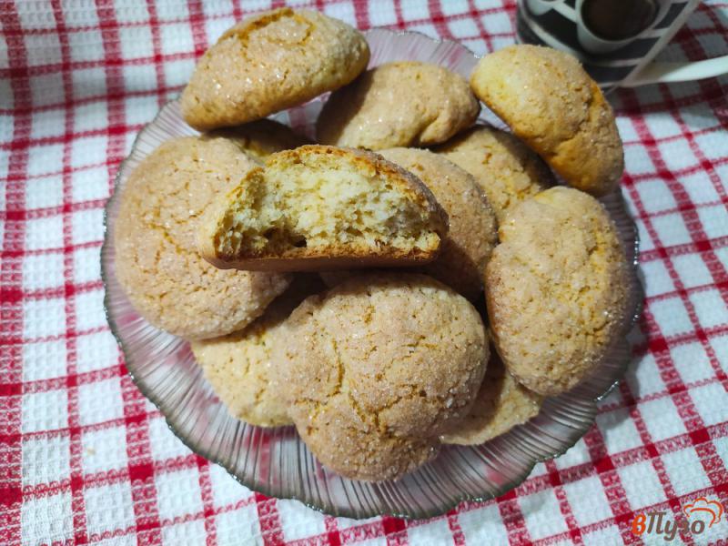 Фото приготовление рецепта: Мягкое печенье на ряженке с кокосовой стружкой шаг №7
