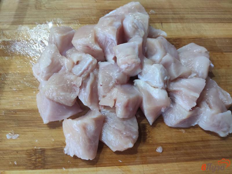 Фото приготовление рецепта: Капуста запечённая с куриным филе шаг №3