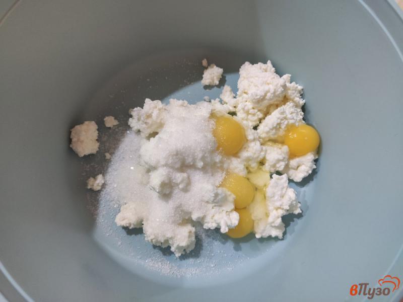 Фото приготовление рецепта: Творожная запеканка с перепелиными яйцами в микроволновке шаг №1