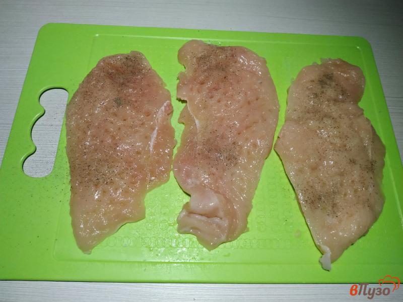 Фото приготовление рецепта: Куриная отбивная в яично-сметанном кляре шаг №2