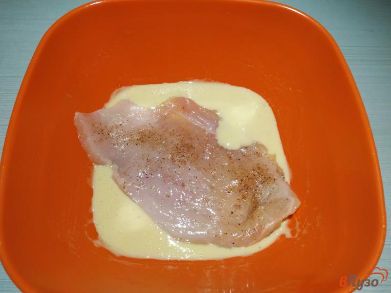 Фото приготовление рецепта: Куриная отбивная в яично-сметанном кляре шаг №5