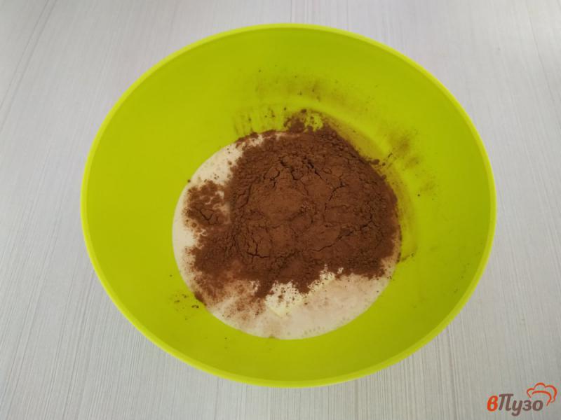 Фото приготовление рецепта: Шоколадные кексы в микроволновке шаг №2