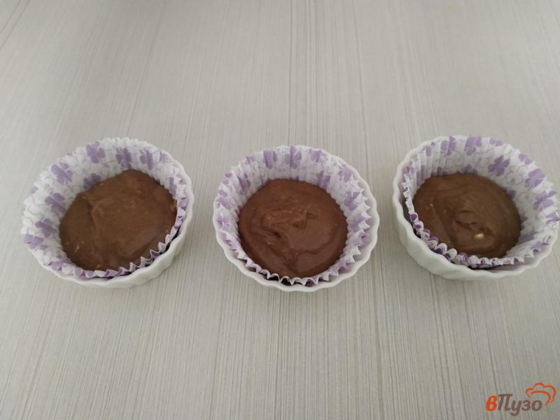 Фото приготовление рецепта: Шоколадные кексы в микроволновке шаг №8
