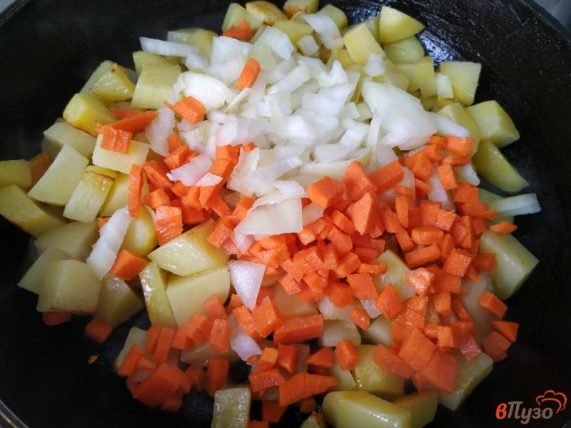 Фото приготовление рецепта: Картофельное рагу шаг №4