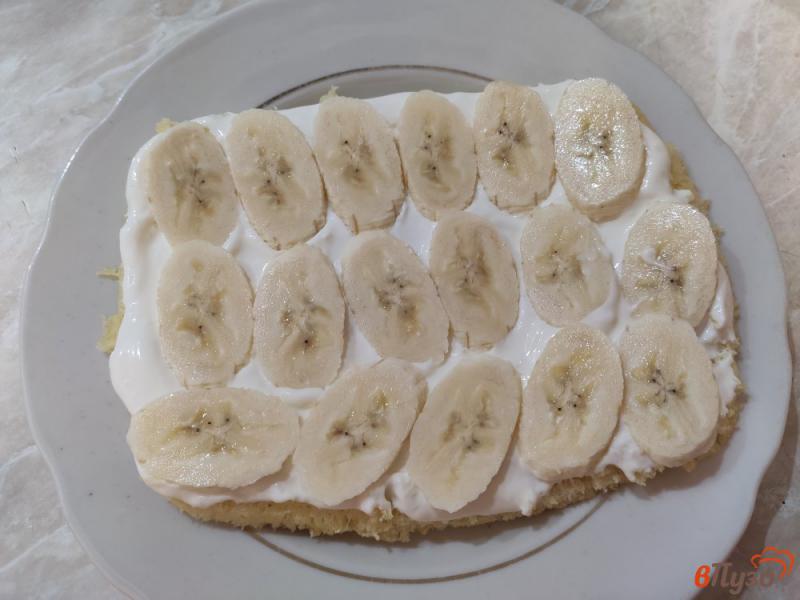 Фото приготовление рецепта: Торт со сметанным кремом и бананом шаг №11