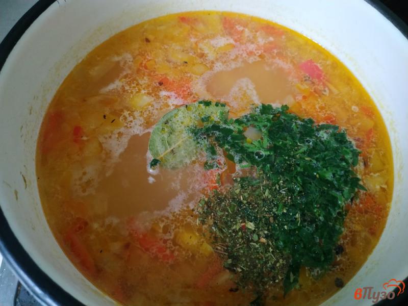 Фото приготовление рецепта: Суп с форелью шаг №8