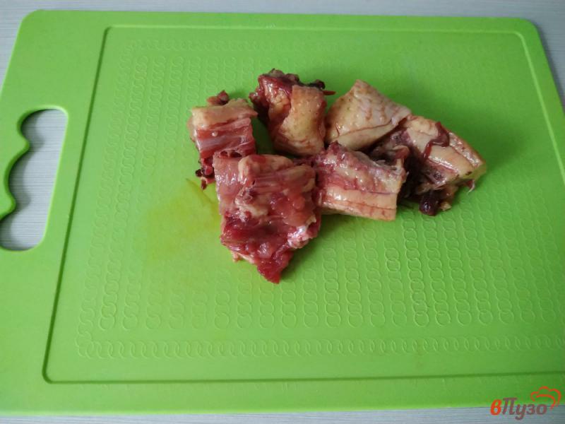 Фото приготовление рецепта: Тушеный картофель с курицей и сметаной шаг №1