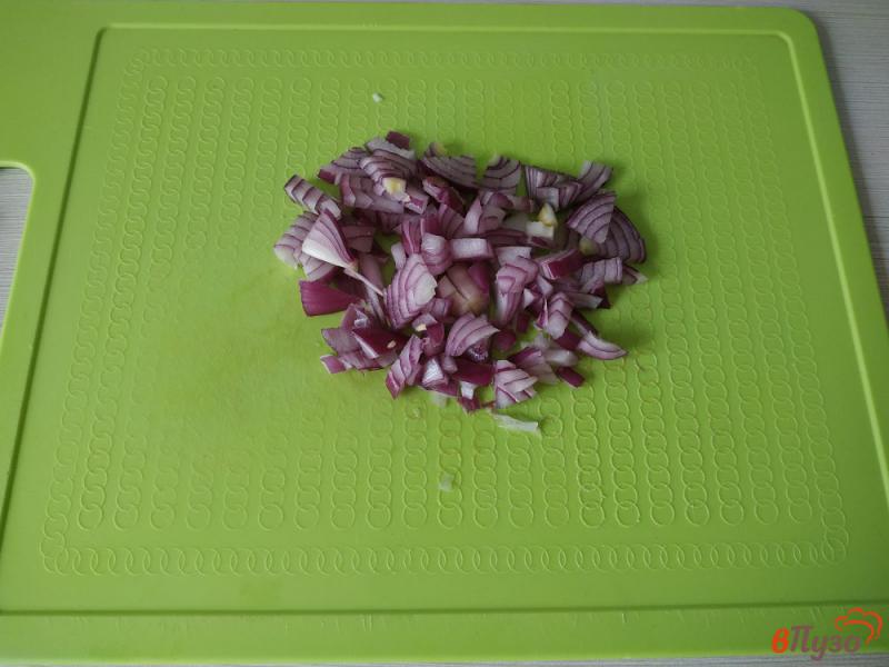 Фото приготовление рецепта: Тушеный картофель с курицей и сметаной шаг №4