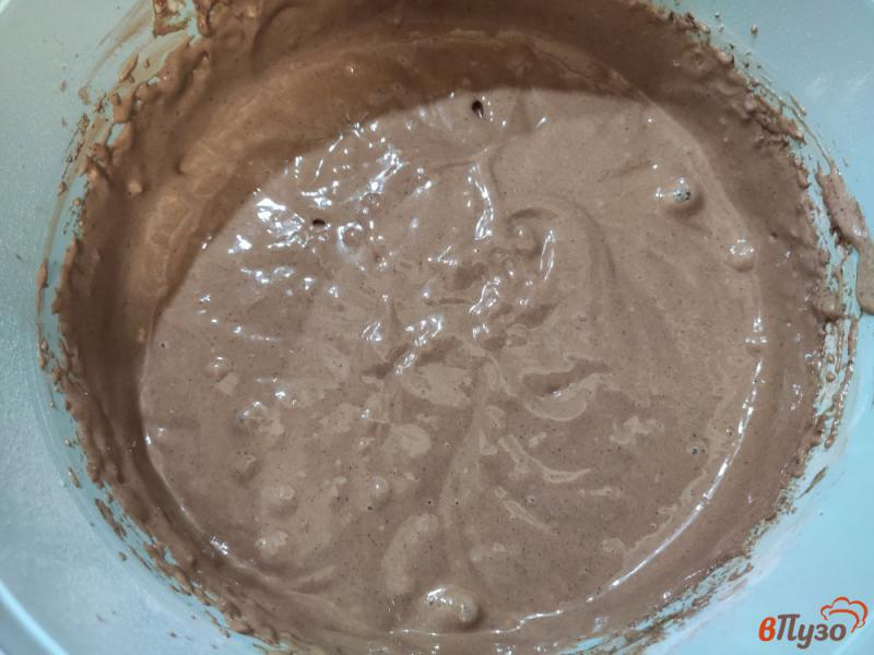 Фото приготовление рецепта: Шоколадные панкейки с соусом шаг №4