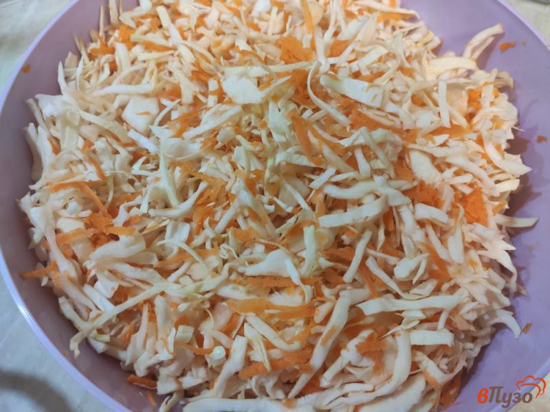 Фото приготовление рецепта: Квашеная капуста с морковью шаг №4