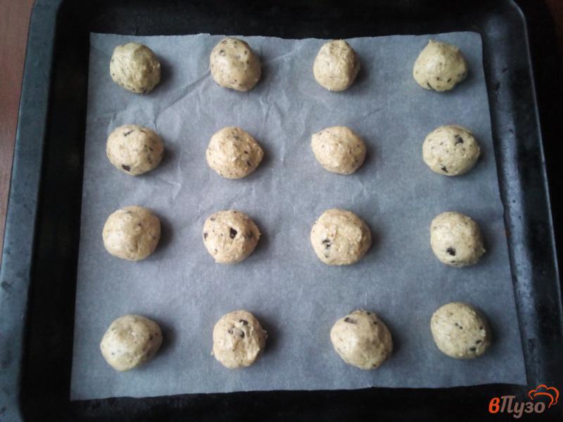 Фото приготовление рецепта: Овсяное печенье с шоколадной крошкой шаг №7