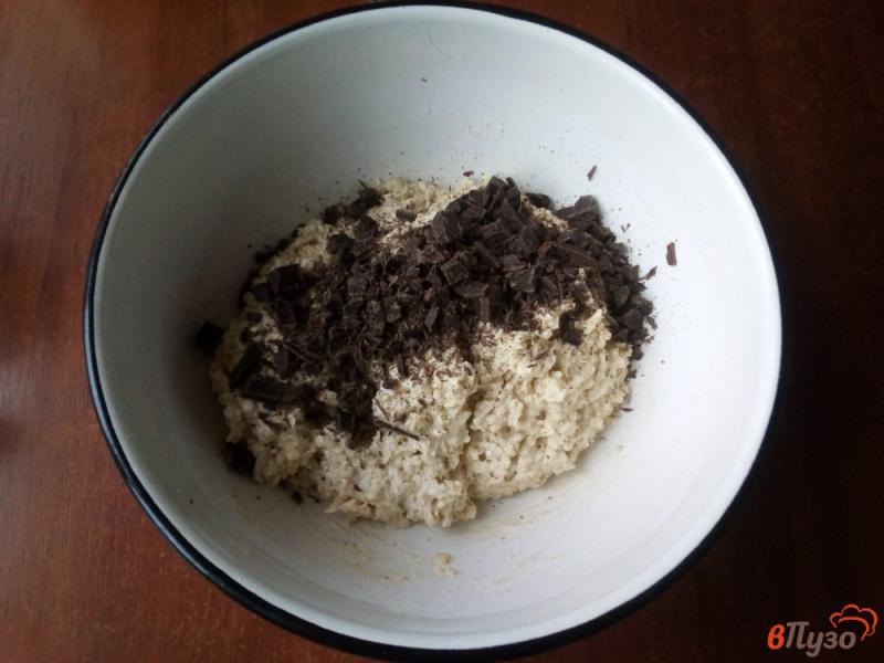 Фото приготовление рецепта: Овсяное печенье с шоколадной крошкой шаг №6