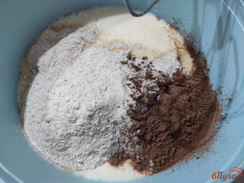 Фото приготовление рецепта: Шоколадные блины на кефире шаг №3