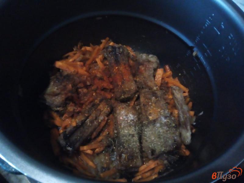 Фото приготовление рецепта: Плов со свиными ребрами в мультиварке-скороварке шаг №4