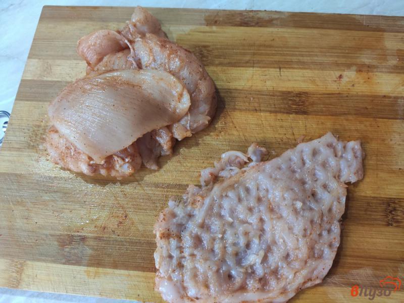 Фото приготовление рецепта: Куриное филе в кефире и горчице шаг №2