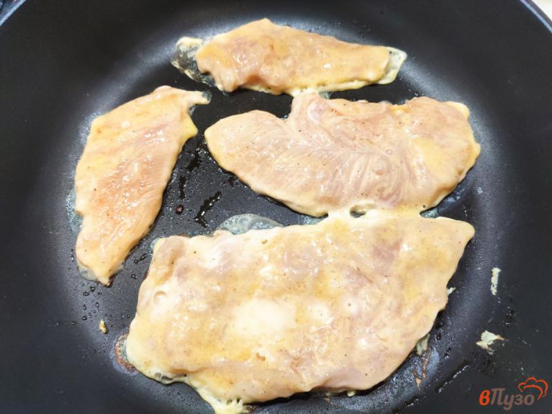 Фото приготовление рецепта: Куриное филе в кефире и горчице шаг №7
