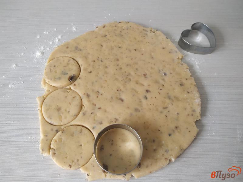 Фото приготовление рецепта: Медовое песочное печенье шаг №10