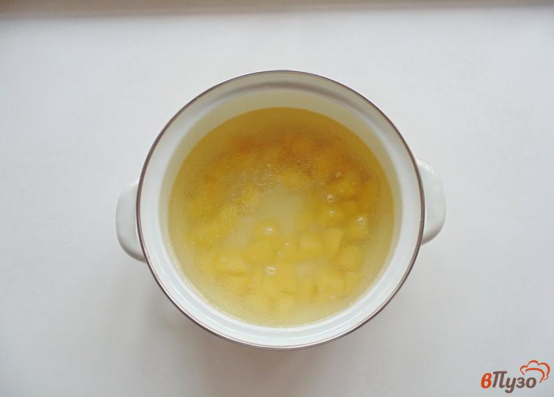 Фото приготовление рецепта: Овощной суп с цветной капустой и зеленым горошком шаг №1