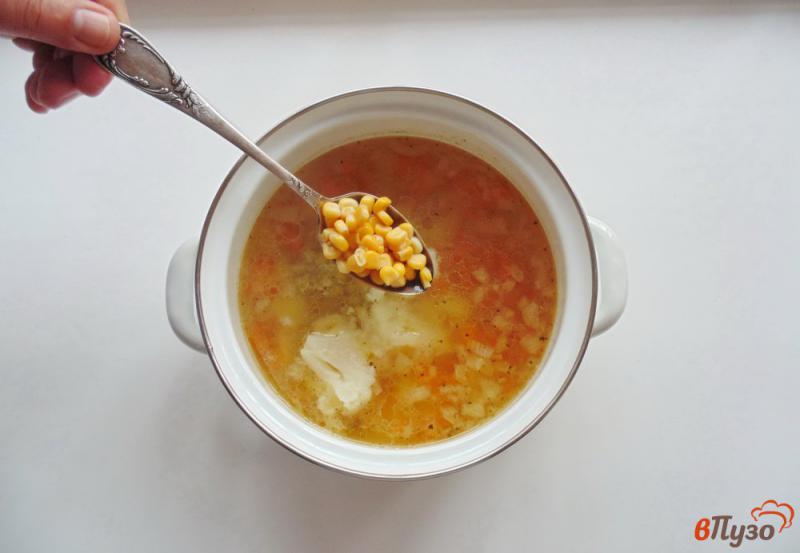 Фото приготовление рецепта: Овощной суп с цветной капустой и зеленым горошком шаг №5